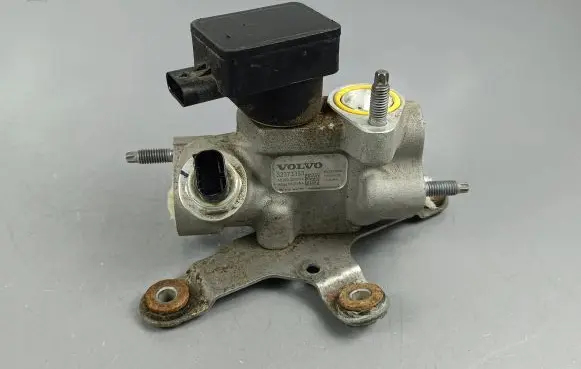 Polestar 2 Air conditioning (A/C) pressure sensor 32373353