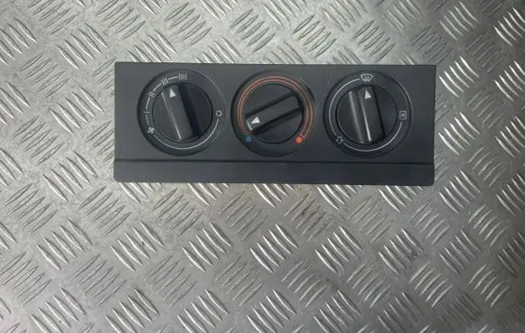 Audi 80 90 B3 Climate control unit 893819073B