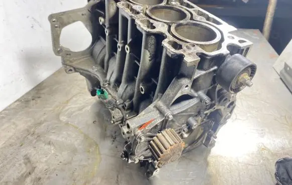 Peugeot 307 Engine block PSA9HW