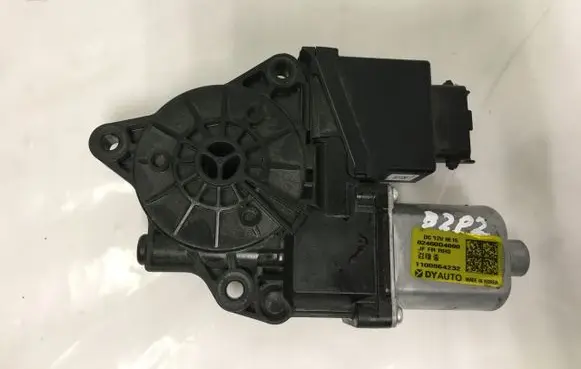 KIA Optima Front door window regulator motor 82460D4000
