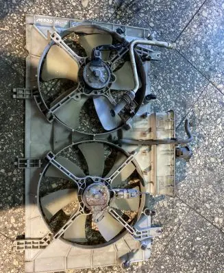 Mazda 6 Radiator cooling fan shroud