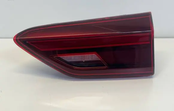 Tailgate rear/tail lights