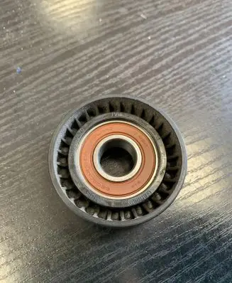 BMW 1 F20 F21 Belt tensioner pulley 000000470