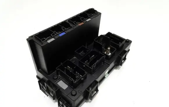 Jeep Patriot Fuse module P68028007AD GLG1F9L1 P68028
