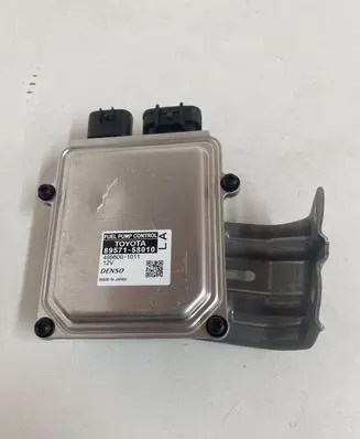 Lexus RX 450H Fuel injection pump control unit/module 8957158010