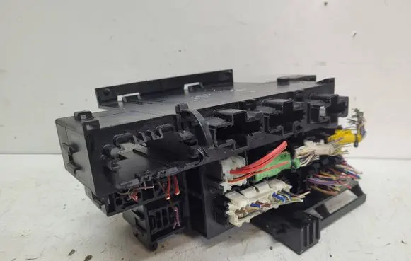 BMW 5 E34 Relay mounting block 1378539