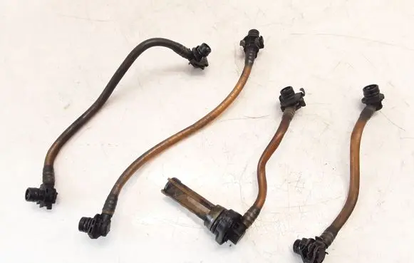 Mercedes-Benz E W124 Fuel line pipe 6050701432 6050700432 6050700132