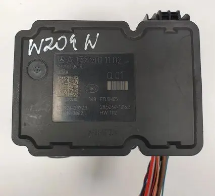 Mercedes-Benz C W204 ABS Pump A1729011102