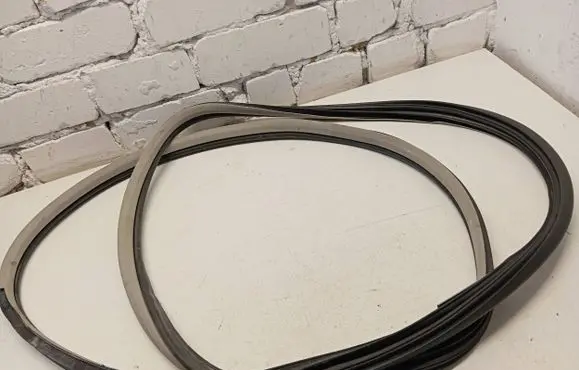 Infiniti QX56 Rubber seal rear door 