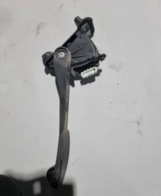 Volvo V70 Accelerator throttle pedal 30666660