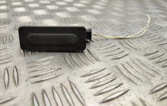 Tailgate opening switch