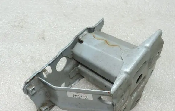 Toyota Auris 150 Rear bumper mounting bracket 5201602040