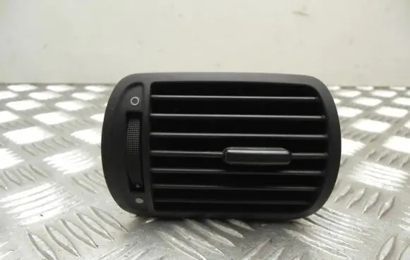 Volkswagen Sharan Rear air vent grill 8L0820901 T7834