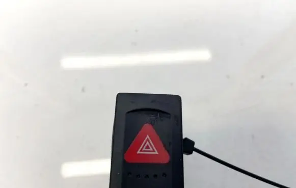Volkswagen PASSAT B5 Hazard light switch 3b0953235