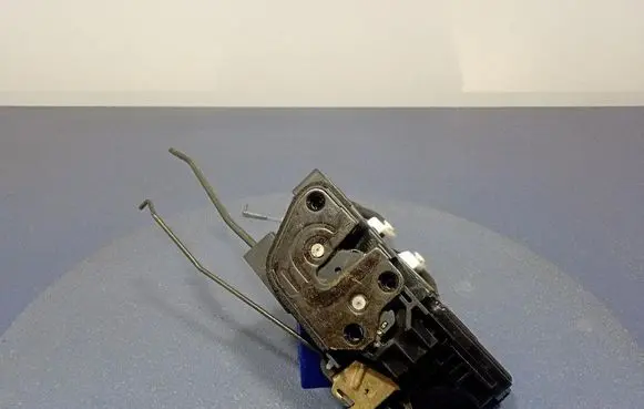 Hyundai Santa Fe Front door lock