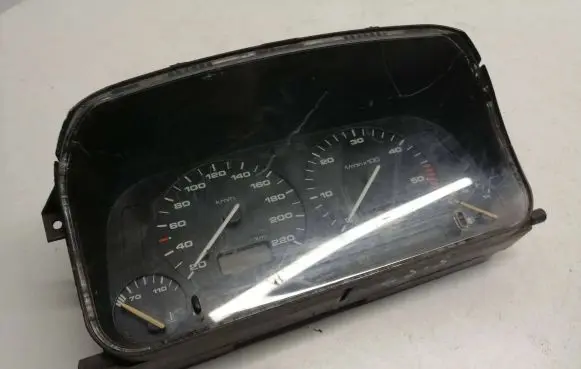 Volkswagen Golf III Speedometer (instrument cluster) 87001262