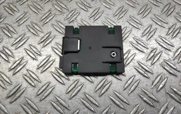 Mercedes-Benz B W245 Aerial antenna amplifier A1698200475 50110009 ZGS004