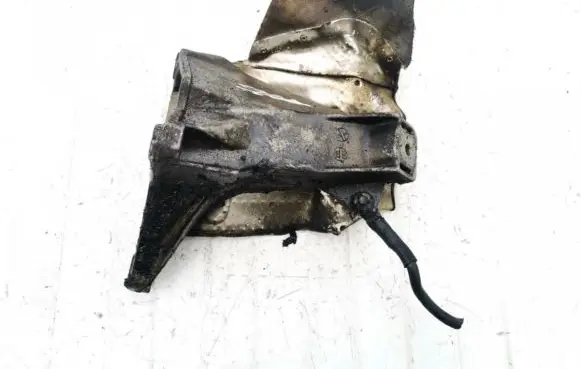 Audi A4 S4 B5 8D Engine mounting bracket 8d0199388g