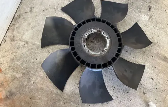 Iveco Daily 6th gen Electric radiator cooling fan 5801418717