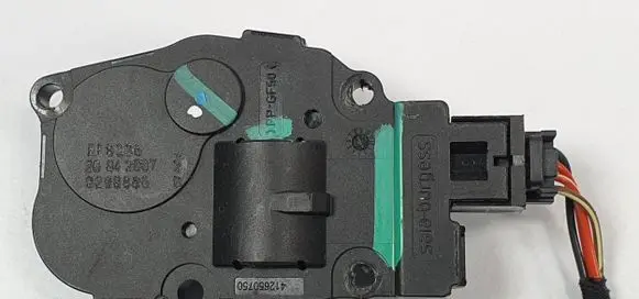 Mercedes-Benz ML W164 A/C air flow flap actuator/motor EFB336
