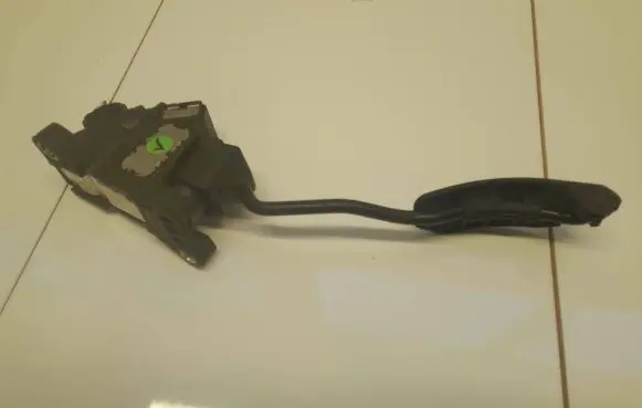 Toyota Avensis T270 Accelerator throttle pedal 7811005020 50529883827