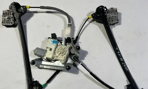 Ford Mustang V Front door window regulator with motor MECHANIZMLEWYMUST