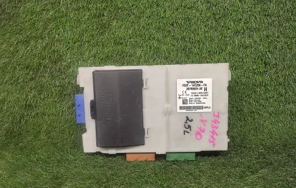 Volvo V70 Power management control unit 30765624AE 7G9T14C256FA
