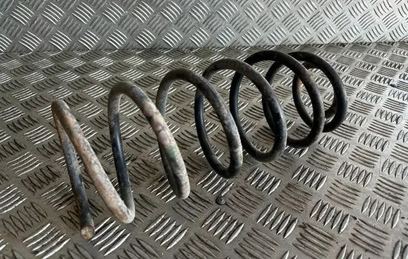 Volkswagen PASSAT B4 Front coil spring