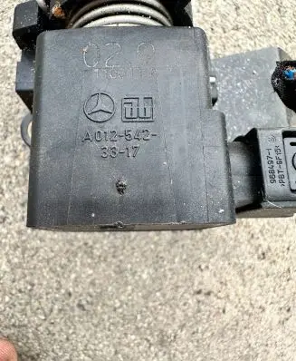 Mercedes-Benz E W210 Throttle position sensor A012542 3317 110011A