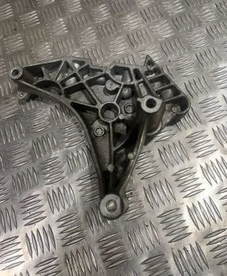 Volkswagen Golf VI Engine mounting bracket 03L199207