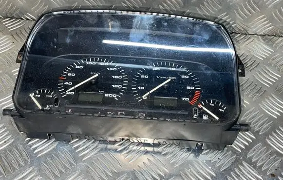 Volkswagen Golf III Speedometer (instrument cluster) 5411004600