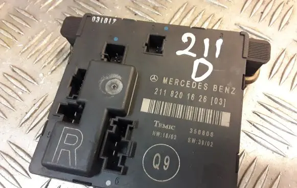 Mercedes-Benz E W211 Door control unit/module 2118201626 A2118201626