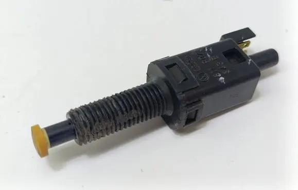 Audi A6 S6 C4 4A Brake pedal sensor switch 811907343B