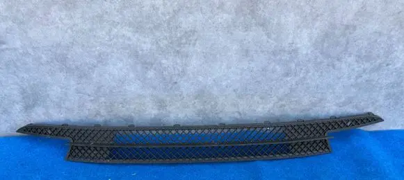 BMW 1 E81 E87 Front bumper lower grill 51117182367