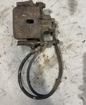Mitsubishi Pajero Rear brake caliper