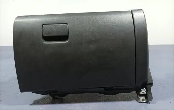 Glove box