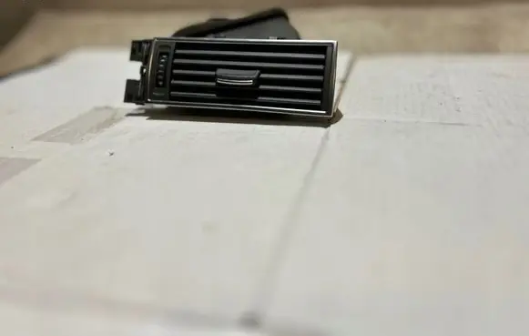 Audi A6 S6 C6 4F Dashboard side air vent grill/cover trim 4F1820902B