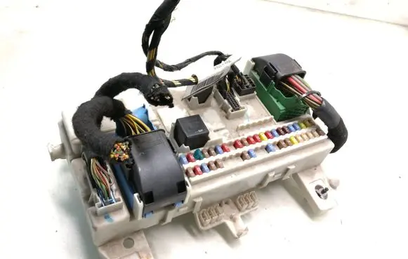 Volvo V50 Fuse module DOTJ59003 SAEJ94503