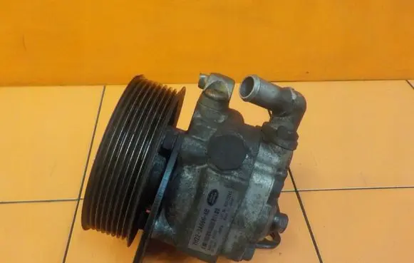 Land Rover Discovery 3 - LR3 Power steering pump 7H223A696AB 7H22