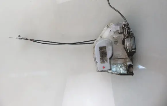 Fiat Sedici Front door lock 