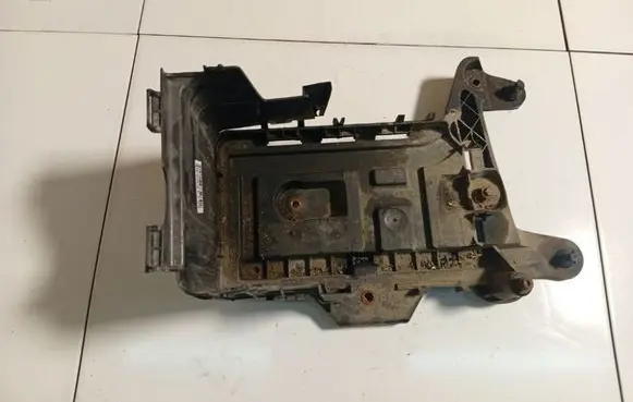 Skoda Octavia Mk2 (1Z) Battery box tray 1K0915333C