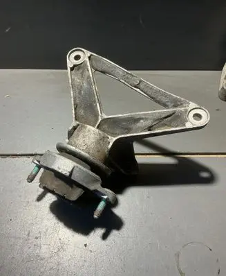 Audi A4 S4 B6 8E 8H Gearbox mounting bracket 8e0399115j