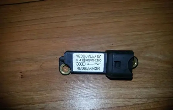 Audi A6 S6 C5 4B Airbag deployment crash/impact sensor 4B0959643B