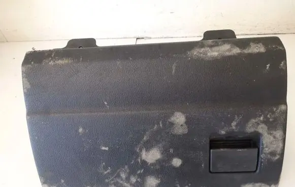 Glove box