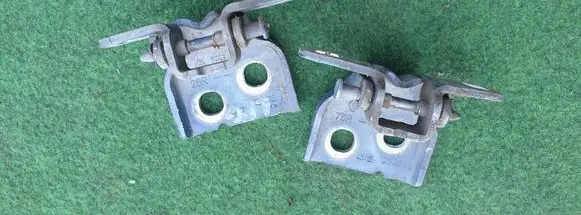 Dacia Dokker Front door hinge set