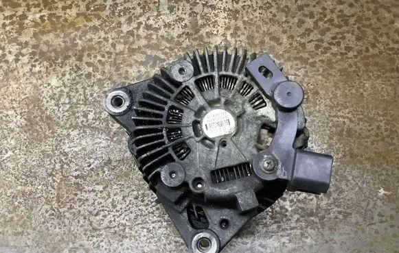 Peugeot 5008 Generator/alternator 9654752880