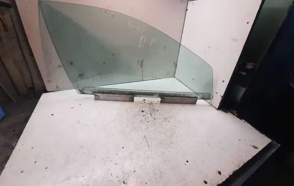 Volvo S60 Front door window glass four-door 43R001105 22158431 DOT57M20AS2