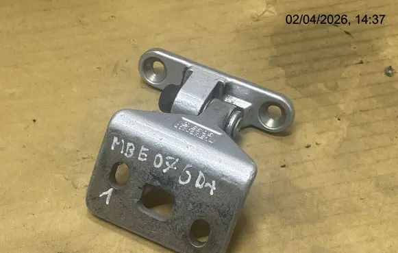 Mercedes-Benz E W211 Rear door lower hinge 