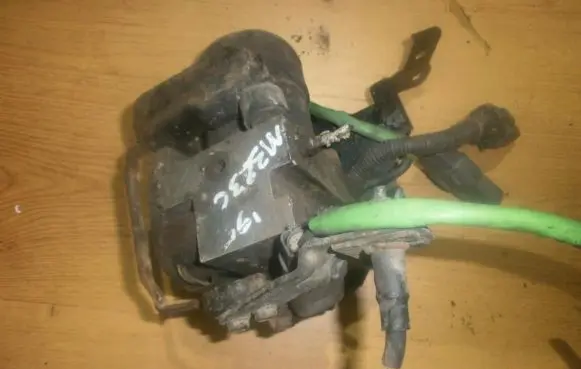 Mazda 323 ABS Pump b01f437a0