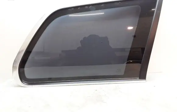Volvo XC90 Rear side window